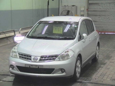 NISSAN TIIDA