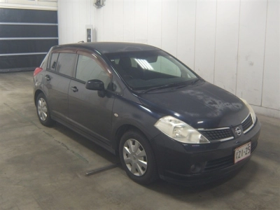 NISSAN TIIDA