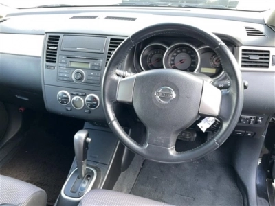 NISSAN TIIDA