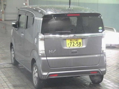 HONDA N-BOX SLASH