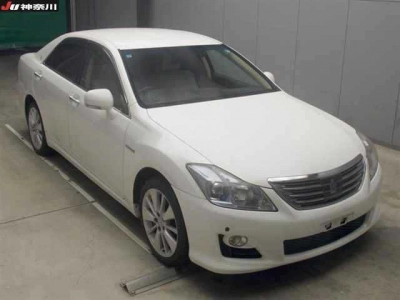 TOYOTA CROWN HYBRID