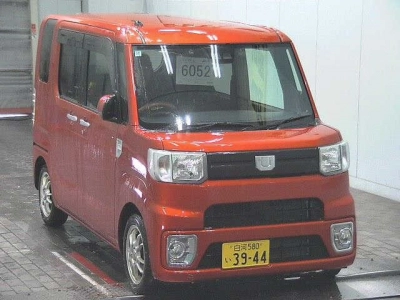 DAIHATSU WAKE