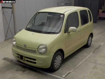 DAIHATSU MOVE LATTE
