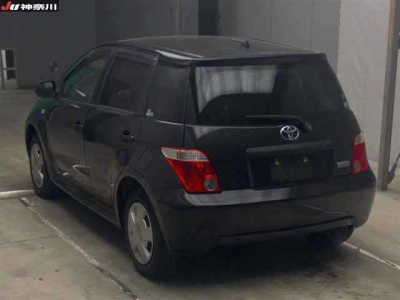 TOYOTA IST