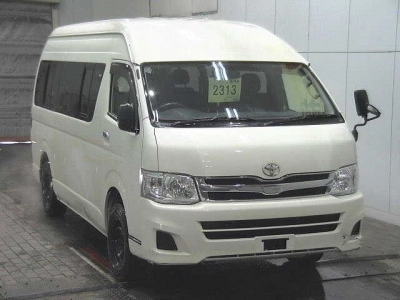 TOYOTA HIACE COMMUTER