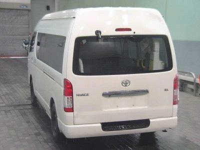 TOYOTA HIACE COMMUTER