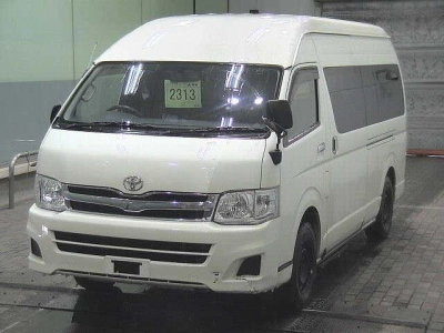 TOYOTA HIACE COMMUTER