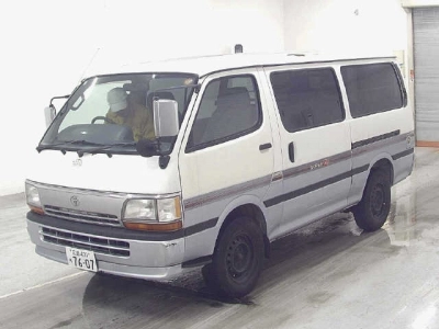 TOYOTA HIACE
