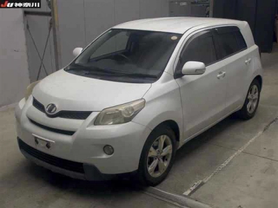 TOYOTA IST