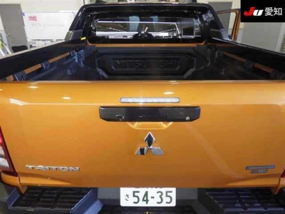MITSUBISHI TRITON