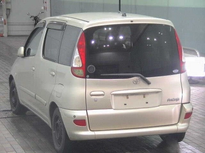 TOYOTA FUN CARGO