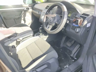 VOLKSWAGEN GOLF TOURAN