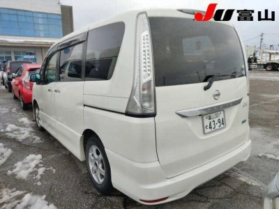 NISSAN SERENA