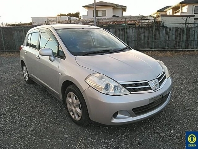 NISSAN TIIDA