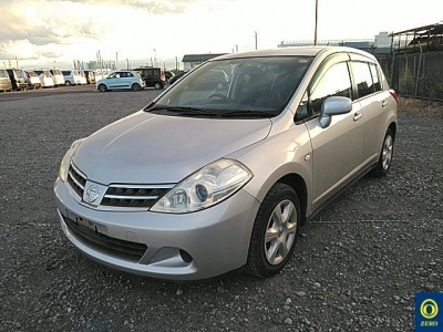 NISSAN TIIDA