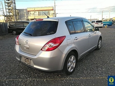 NISSAN TIIDA