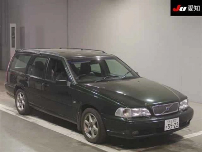 VOLVO V70