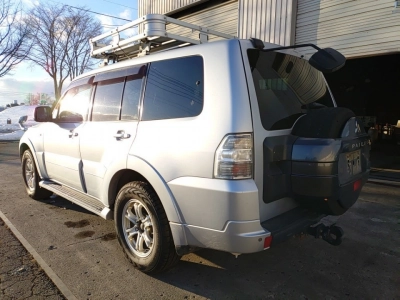 MITSUBISHI PAJERO