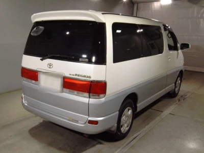 TOYOTA HIACE REGIUS