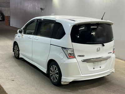 HONDA FREED HYBRID