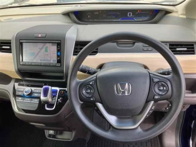 HONDA FREED HYBRID