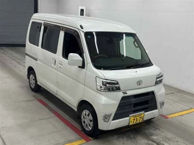 TOYOTA PIXIS VAN