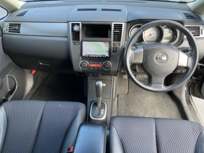 NISSAN TIIDA