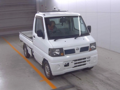 NISSAN CLIPPER TRUCK