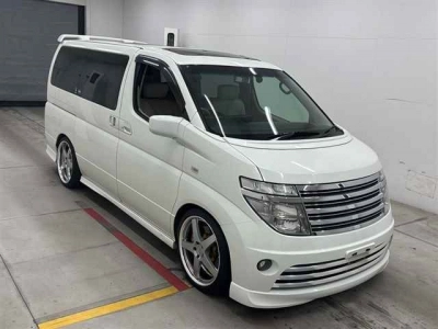 NISSAN ELGRAND