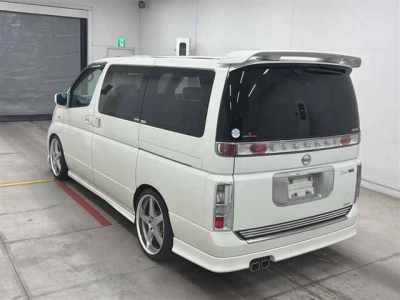 NISSAN ELGRAND