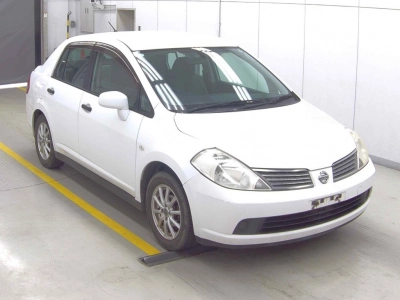 NISSAN TIIDA LATIO