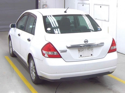 NISSAN TIIDA LATIO