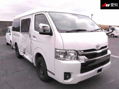 TOYOTA HIACE VAN