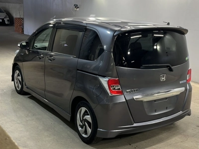 HONDA FREED HYBRID