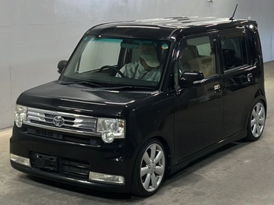 TOYOTA PIXIS SPACE