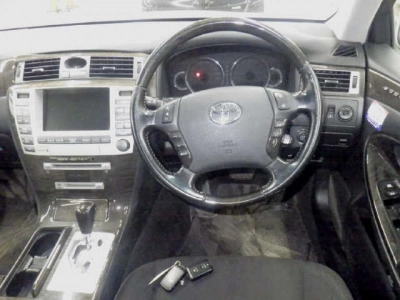 TOYOTA CROWN MAJESTA