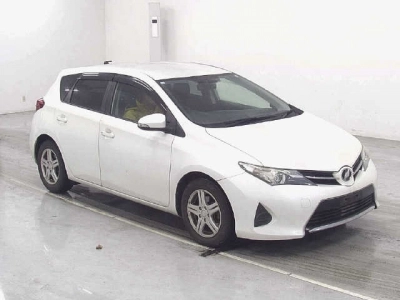 TOYOTA AURIS