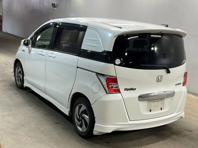 HONDA FREED SPIKE HYBRID