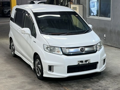 HONDA FREED SPIKE HYBRID
