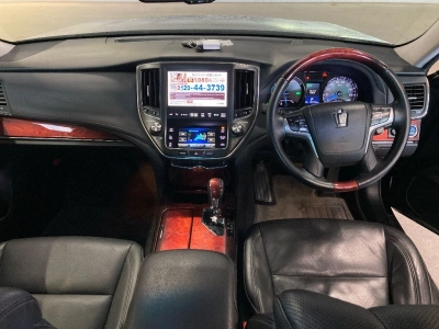 TOYOTA CROWN MAJESTA