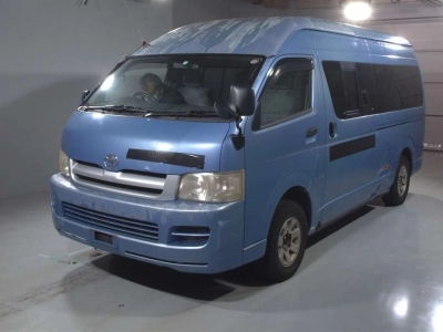 TOYOTA HIACE COMMUTER