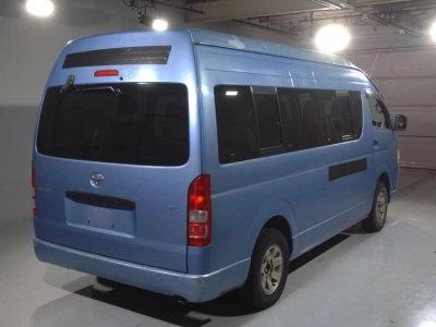 TOYOTA HIACE COMMUTER