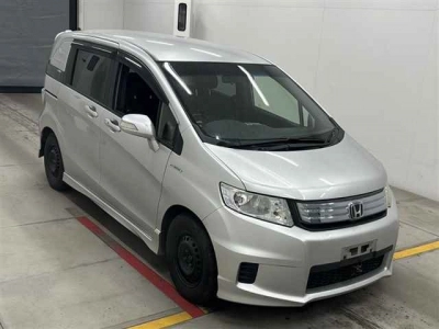 HONDA FREED SPIKE HYBRID
