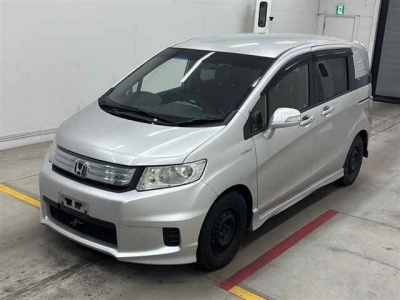 HONDA FREED SPIKE HYBRID