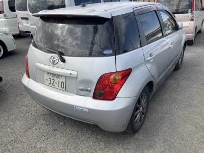TOYOTA IST