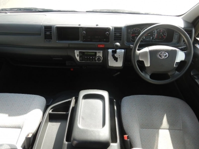 TOYOTA HIACE COMMUTER