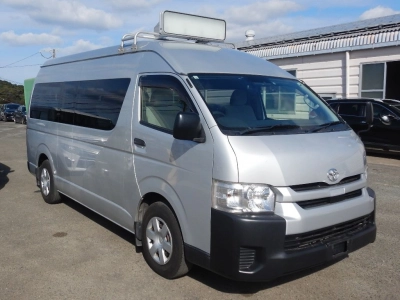 TOYOTA HIACE COMMUTER
