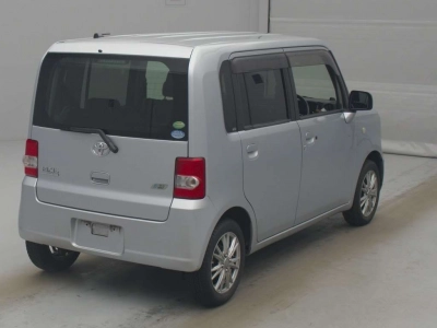 TOYOTA PIXIS SPACE