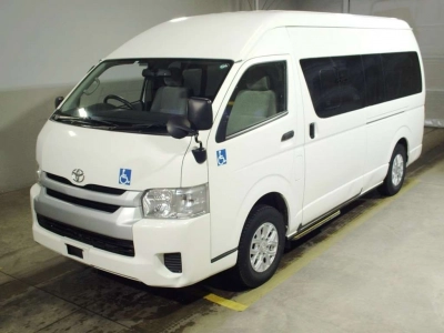 TOYOTA HIACE COMMUTER