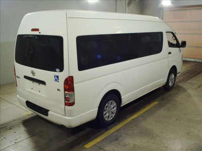 TOYOTA HIACE COMMUTER